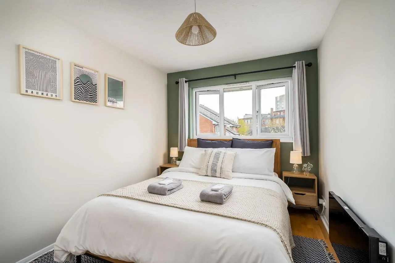 Homely And Stylish Bermondsey Apartment With Parking London