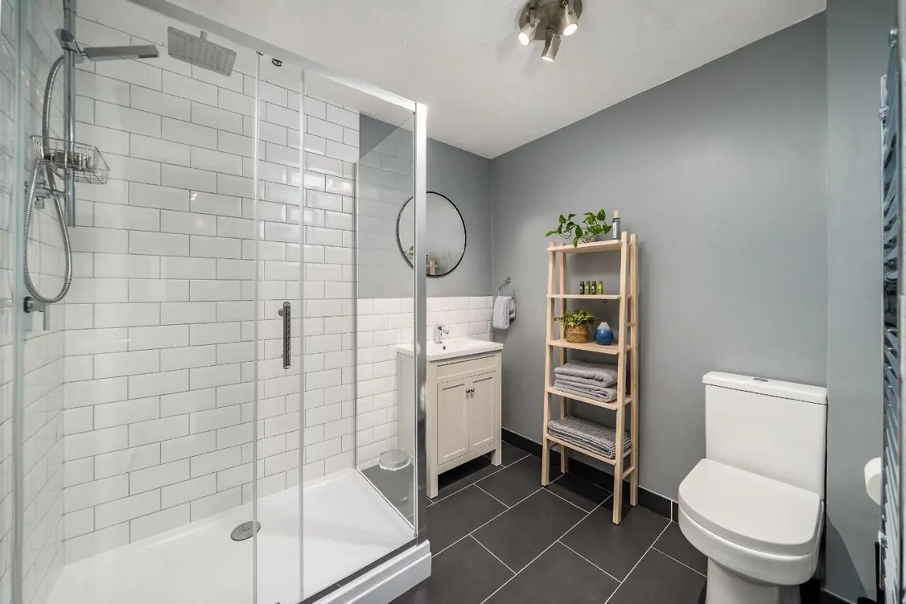 Homely And Stylish Bermondsey Apartment With Parking London